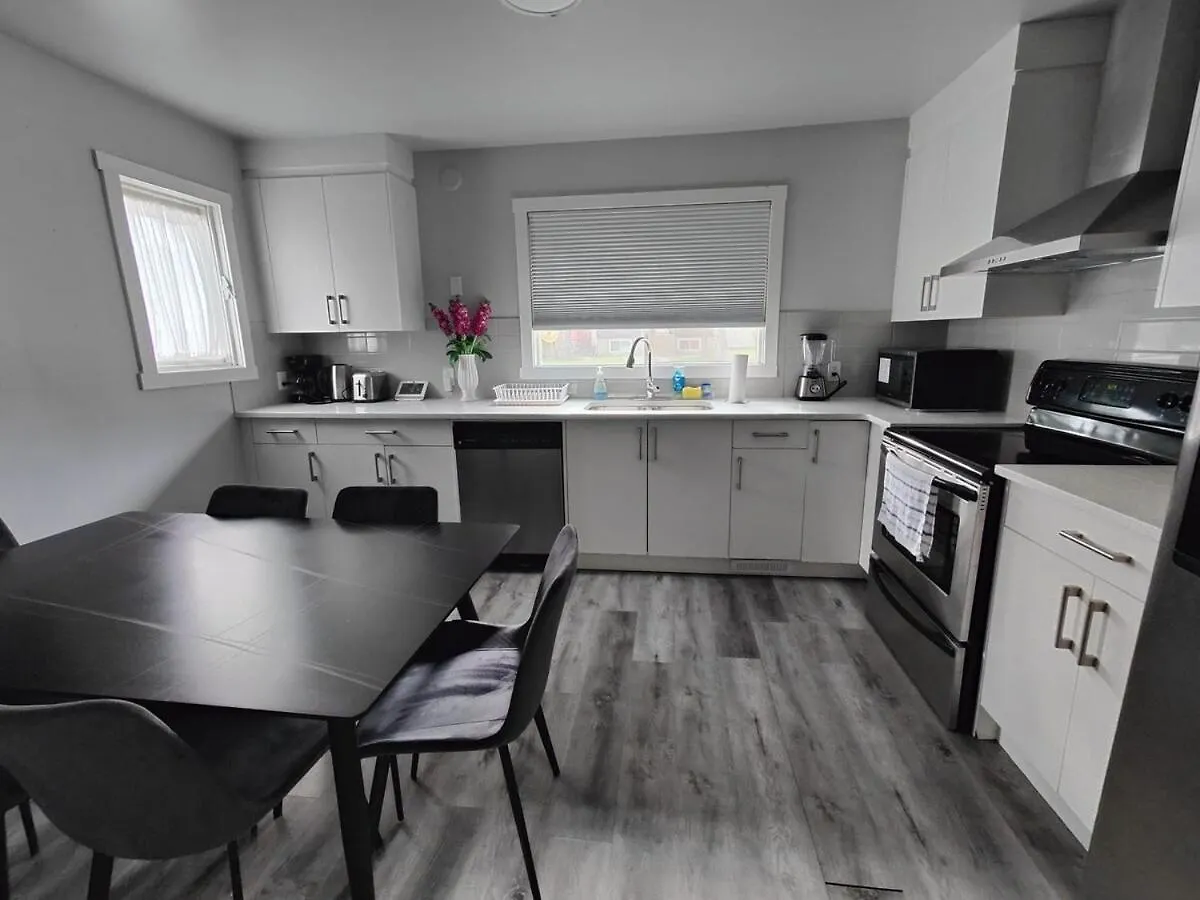 Elegant Upper Unit Bungalow - 10 Mn From Downtown 卡加利