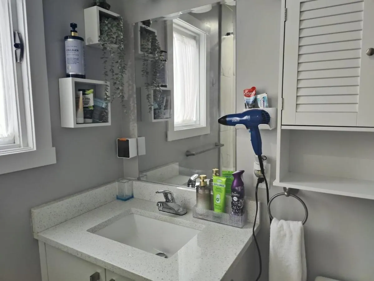 Elegant Upper Unit Bungalow - 10 Mn From Downtown 卡加利 度假居